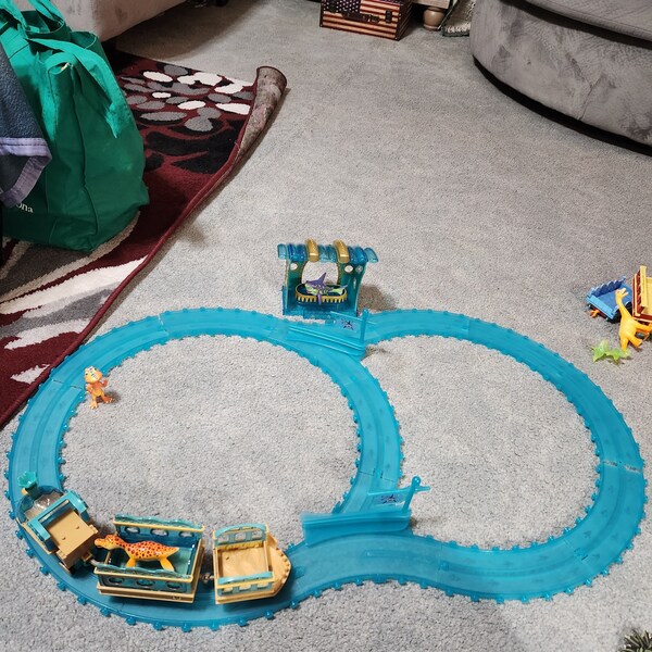 racing dinosaur train set