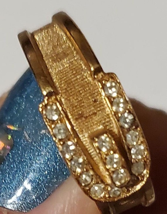 Vintage gold toned 1970s avon ring