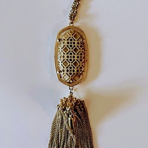 Kendra Scott necklace