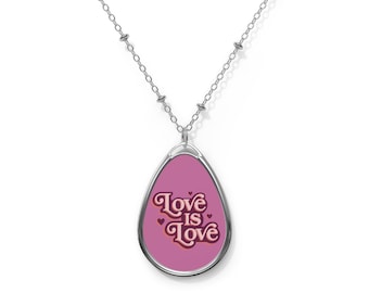 Collar ovalado LOVE IS LOVE