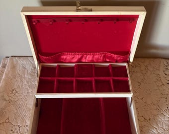 Vintage Woman’s  Mele Jewelry Box Cream Exterior Red Velvet Interior