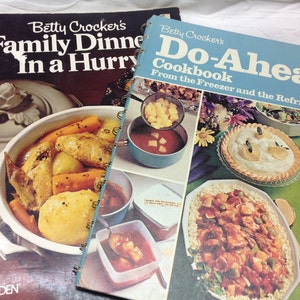 Cookbook Bundle - Two Betty Crocker Cook Books Familly Dinner in a Hurry  Do Ahead Meals