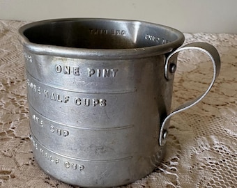 Vintage Metal 2 Cup / 1 Pint Measuring Cup