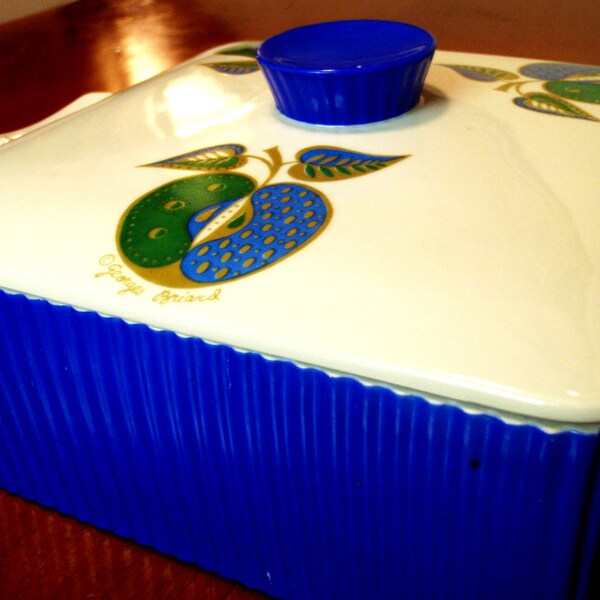 Georges Briard Forbidden Fruit Casserole Dish apple pear blue green 2 qt
