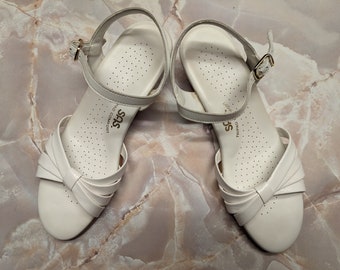 SAS SZ 8 White strappy Summer sandals