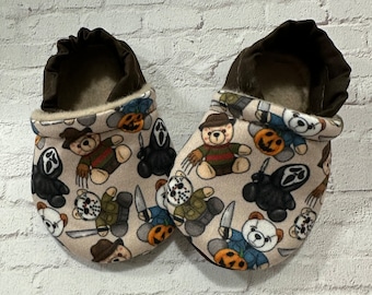 Mocasines de bebé con temática de terror