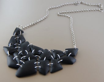 Collier puzzle noir en ébène
