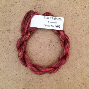 Seidenkette No.02 Antique Red, Handgefärbter Maschinenstickfaden, Textilkunst