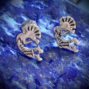 kolczyki z motywem kokopelli, srebrne kolczyki kokpelli, kolczyki kokpelli, biżuteria kokopelli, kokpelli, kolczyki płodności, kokopelli