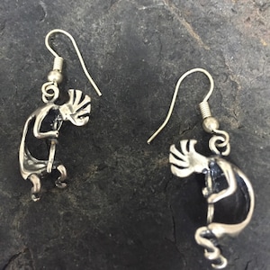 Charm de kokopelli bañado en plata, charm de fertilidad de kokopelli de plata, colgante de círculo de la vida de kokopelli de plata, colgante de kokopelli de plata, kokopell