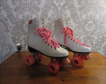 Vintage Chicago Ladies White Roller Skates with pink wheels and laces. Made in Thailand. Original Pat. No. 3180651 - Women's size 7 Leather