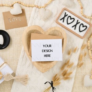 Pacote de maquete de cartão de felicitações Boho Neutro para o Dia dos Namorados Download digital de dia dos namorados Convite de anúncio de casamento em coração Salve a data POD