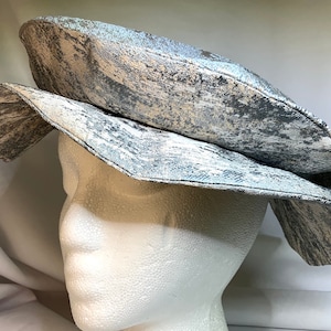 Frosty Silver & Gold Renaissance Tudor Flat Cap