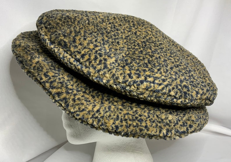 Tapa plana de tudor renacentista de felpa | Etsy