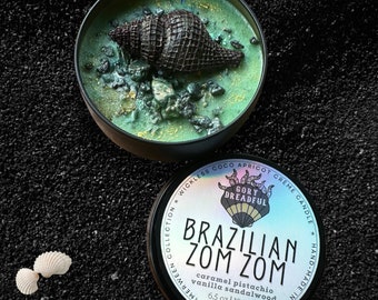Candela brasiliana Zom Zom Luxury senza stoppino - Profumo di caramello, pistacchio e vaniglia / Cera in crema di albicocca e cocco / Lattina da 6,5 oz / Primavera/Estate