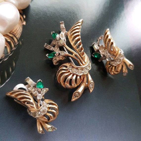 Vintage Reja brooch and clip on earrings flower se