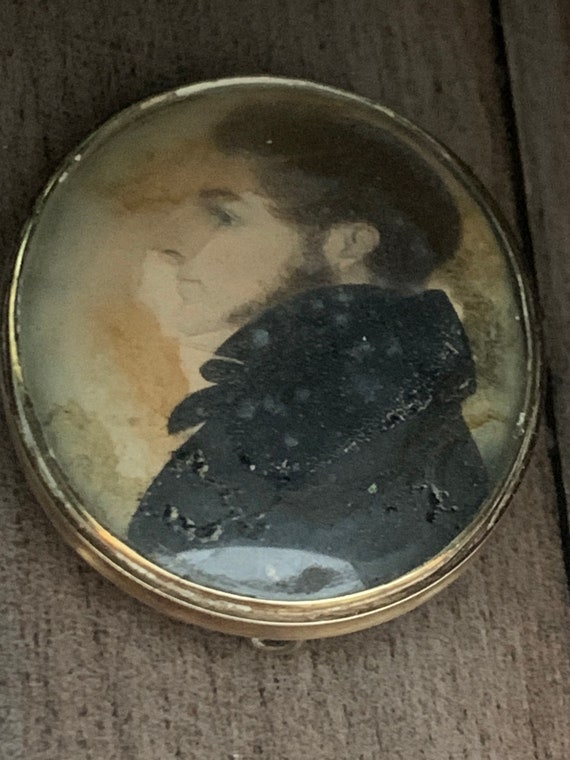 Victorian memorial pendant/locket with hair Gem