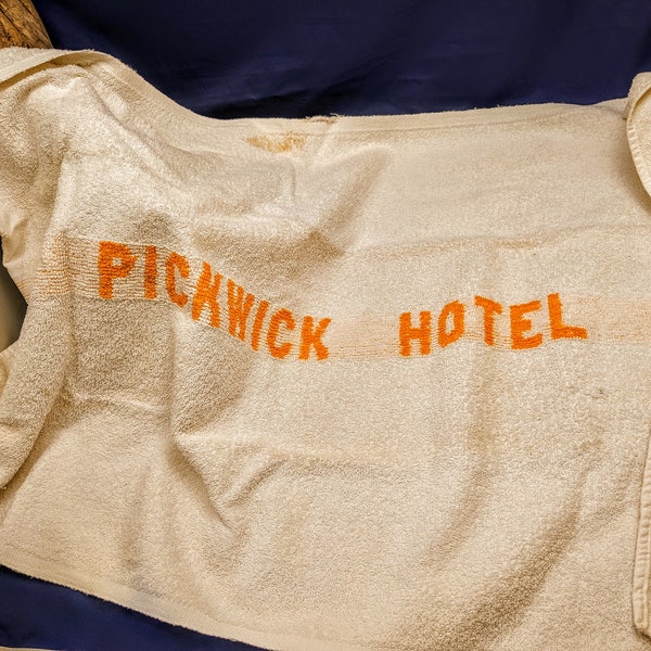 Vintage PICKWICK HOTEL Terry Cloth Towel ~ 34" x 20" ~ From San Diego, CA c1969