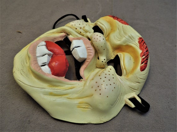 Vintage RUBBER HALLOWEEN MASK ~ Creepy Howdy Dood… - image 3