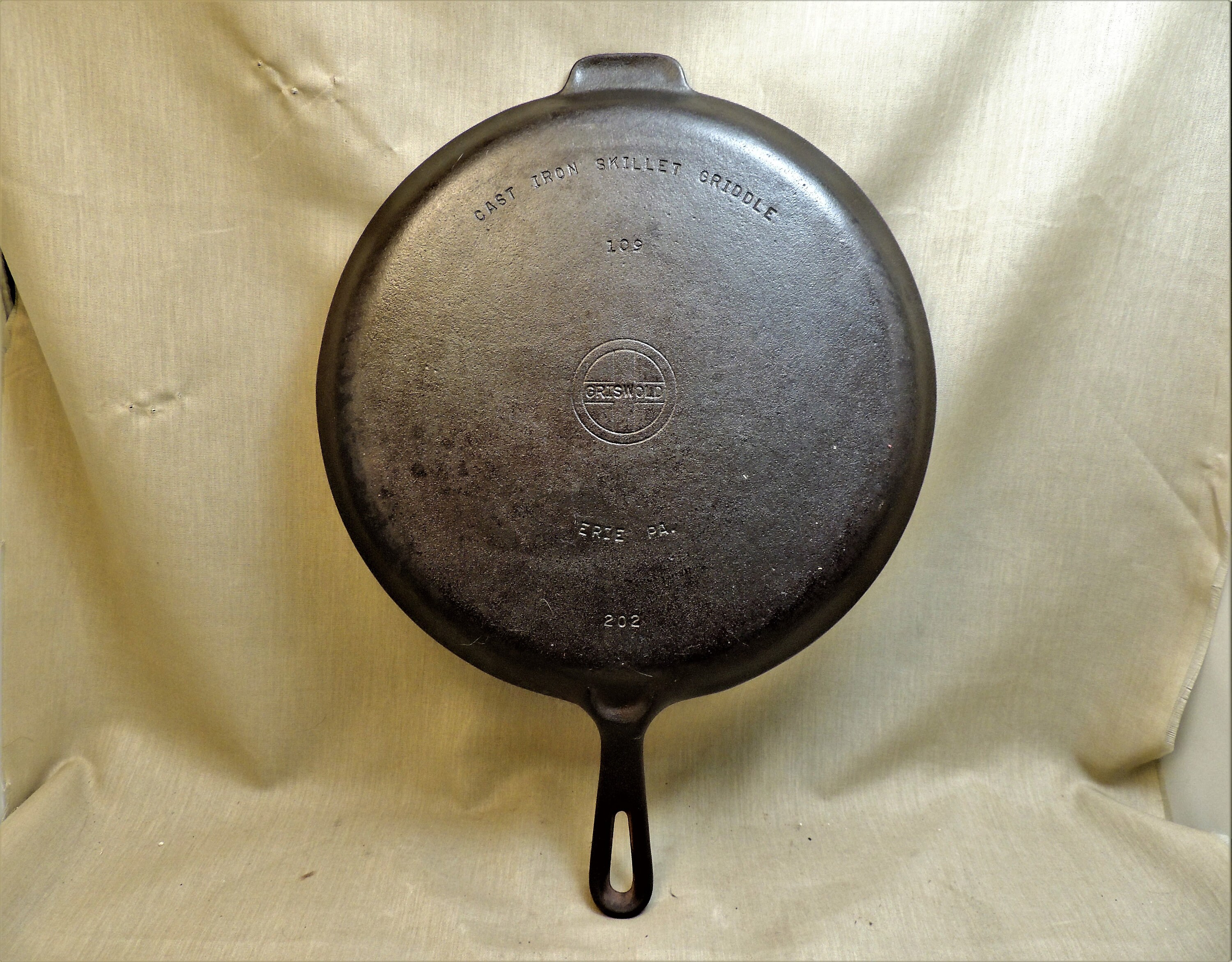 GRISWOLD SKILLET GRIDDLE No 202 P/N 202 Vintage Cast Iron
