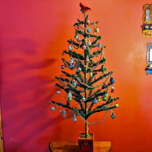 ANTIQUE FEATHER TREE ~ Master Geschützt  Made In Germany ~ 48"~ Comes with Vintage Ornaments & Garland ~ Circa Early 20th C