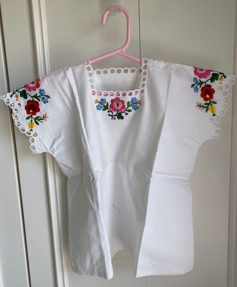 Girl's Mexican Embroidered Blouse NOS With Tag image 1