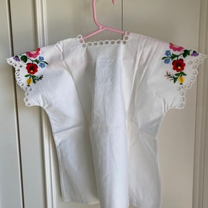 Girl's Mexican Embroidered Blouse NOS With Tag image 4