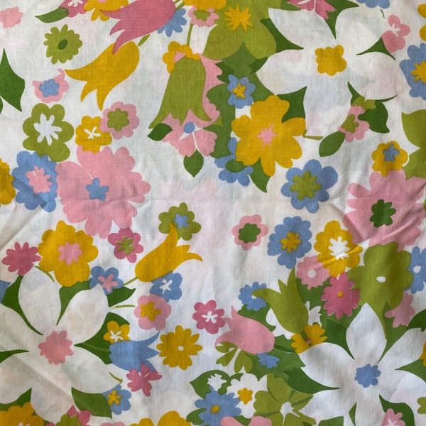 Vintage 1970's Cannon Monticello Floral Flat Sheet - Full Size