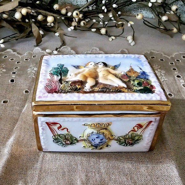 Capodimonte dresser box