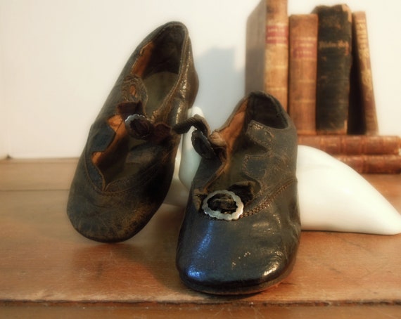 Vintage Antique Edwardian Black Leather Girls Shoe