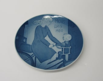 Vintage Royal Copenhagen Mother's Day Plate 1980 - Mors Dag - Made in Denmark - Commemorative Plate - 6 Inch blue and white decorative plate