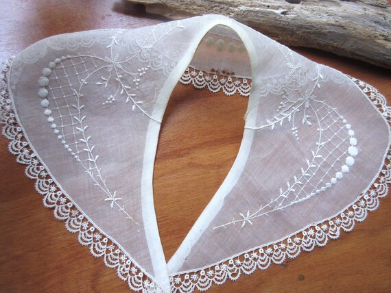 Antique Collar Vintage Collar Embroidered Beige