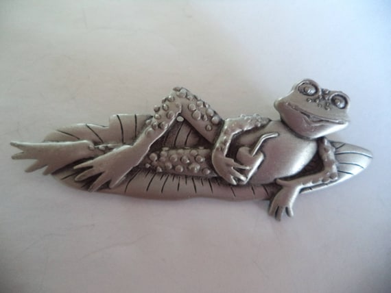 Vintage Signed JJ  Silver pewter Frog Relaxing on… - image 1