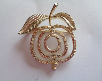 Vintage Signed Sarah Coventry Goldtone Openwork Apple  Brooch/Pin