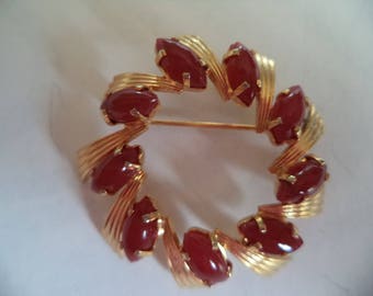 Fabulous Unsigned Vintage Goldtone/Red Swirl Brooch/Pin