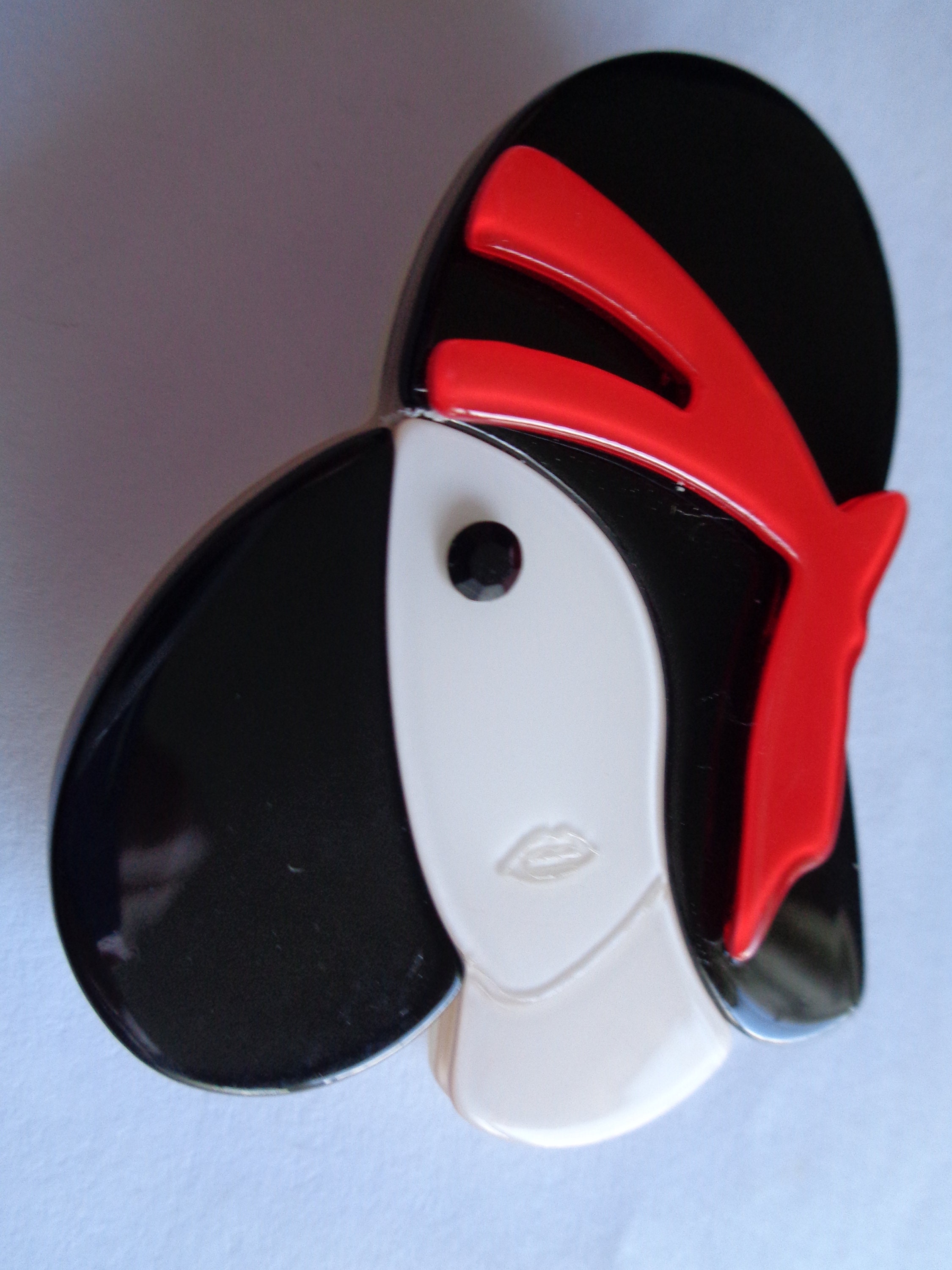 Art deco 2024 plastic brooches