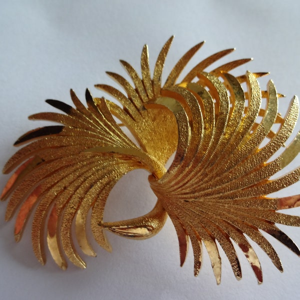 Vintage Sphinx Goldtone Brushed Phoenix Bird Brooch/Pin   Very Classy