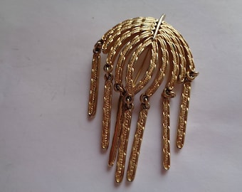 Vintage  Signed Sarah Coventry Goldtone Dangler  Brooch/Pin