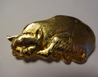 Vintage Signed British Museum of Publication Goldtone Sleeping Cat Brooch/Pin   Boxed