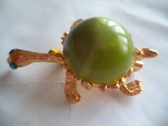 Fabulous Unsigned Vintage Cute Goldtone/Green Tor… - image 1