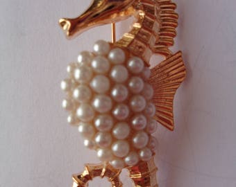 Vintage Unsigned Goldtone/Faux Pearl Seahorse Brooch/Pin