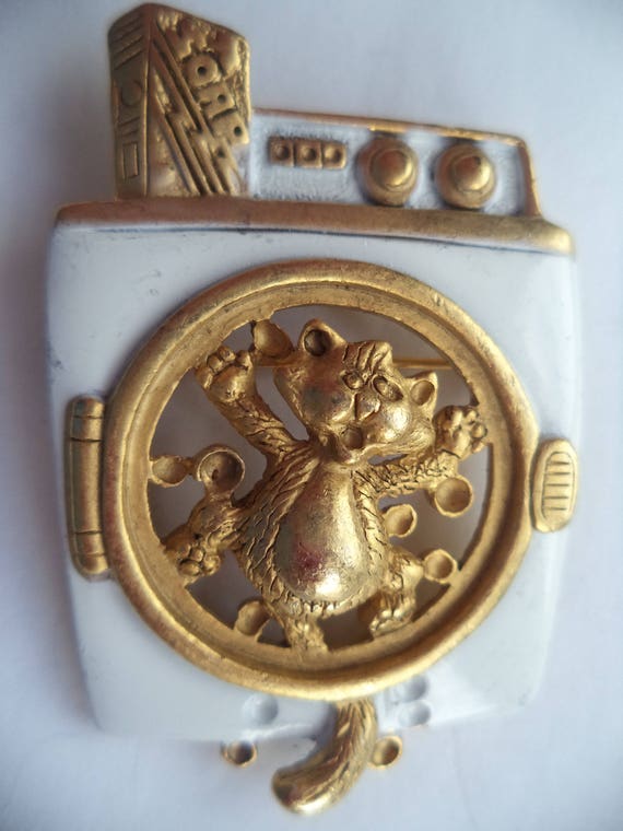 Ajc brooch deals
