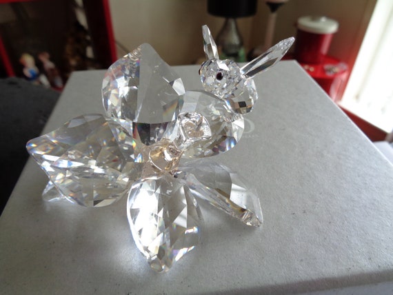 Swarovski 2024 flower bee