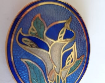 Vintage signiert Fisch und Krone Cloisonne Blauer Hintergrund Blaue Lilie Brosche / Pin