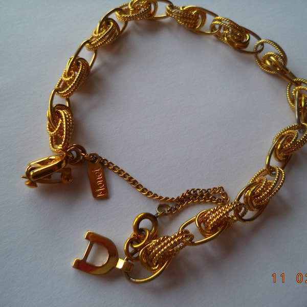 Vintage Signed Monet Goldtone Detailed Link Bracelet