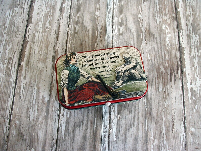Graphic 45\u00ae Altered Altoids\u00ae Tin Mini Scrapbook MemoryPhotograph Album Golfing Sports Theme Good Ol\u2019 Sport Newsworthy