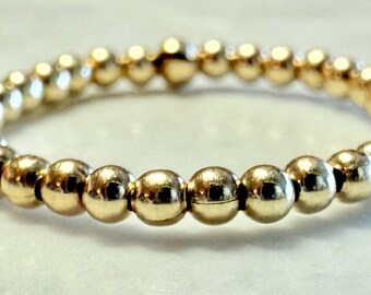 14k Gold Fill - 2 MM Perlenring auf Elastisch (Einzelring) - Brautjungfer Geschenk Brautschmuck