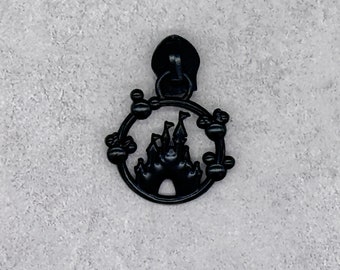 Mouse Castle Black #5 Zipper Pull