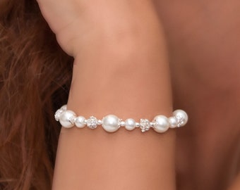 Ivory or White Pearl Bridesmaid Bracelet, Bridesmaid Gift,Bridesmaid Jewelry, Bridal Bracelet, Bridesmaid Pearl Jewelry, Bridal Jewelry