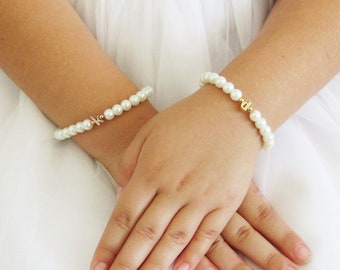 Initiale personnalisée en minuscules de bracelet de fille de fleur, bracelet de perles personnalisé, bijoux cadeau de fille de fleur, bijoux de mariage pour des enfants